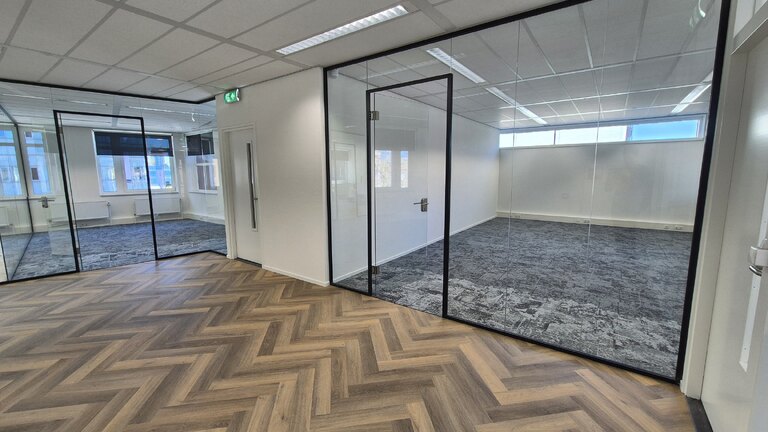 BusinessCenter Hanzeland Unit 1e etage - Straatzijde