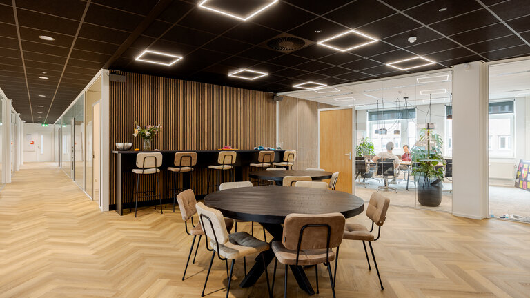 BusinessCenter Hanzeland Unit 3e etage - Waterzijde