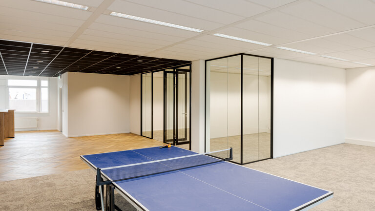 BusinessCenter Hanzeland Unit 5e etage - Straatzijde