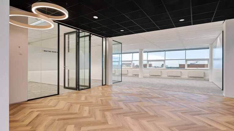 BusinessCenter Hanzeland Unit 5e etage - Straatzijde