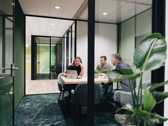 hybride-werken-nu-alles-weer-mag-thuiswerken-voor-de-effici-ntie-op-kantoor-werken-voor-de-dynamiek